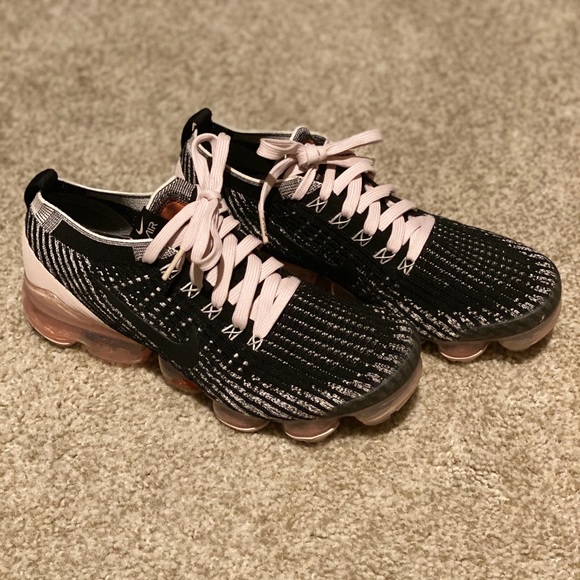 vapormax tennis shoes